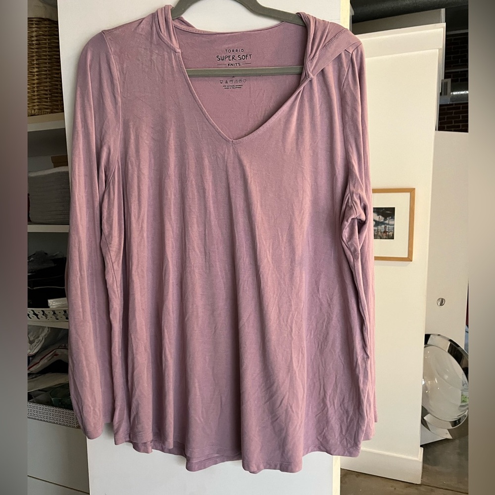 Hoodie t-shirt, long sleeve, super soft.